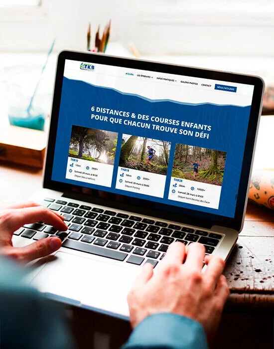 TKB_agence web azelty vannes creation site internet loisirs tourisme_Ordi